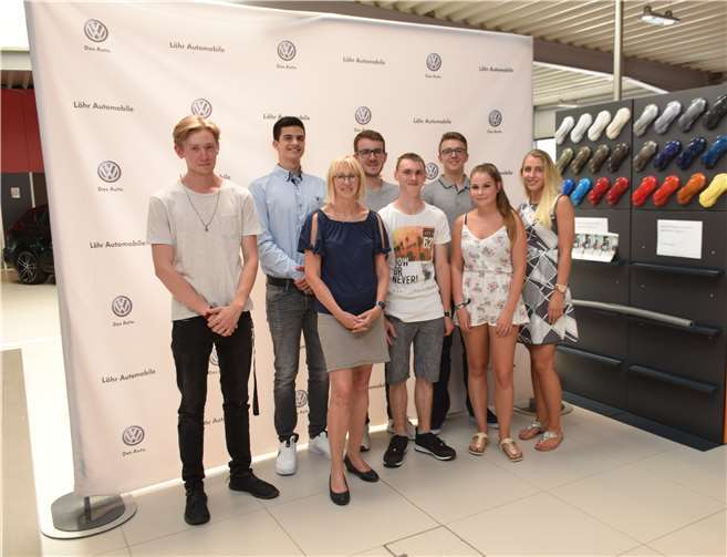 Nach der informativen Veranstaltung versammelten sich die Jugendlichen zu einem Gruppenbild.Foto: EICH