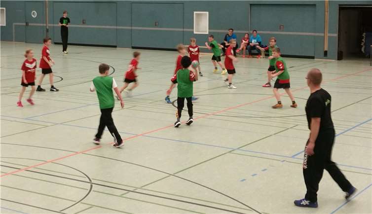 Nach der vorgeschriebenen Staffel wurde noch „richtig“ Handball gespielt.