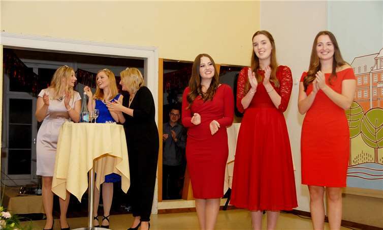 Nach drei blonden Wein-Majestäten am Mittelrhein wurden diese am vergangenen Wochenende von drei brünetten jungen Frauen abgelöst.