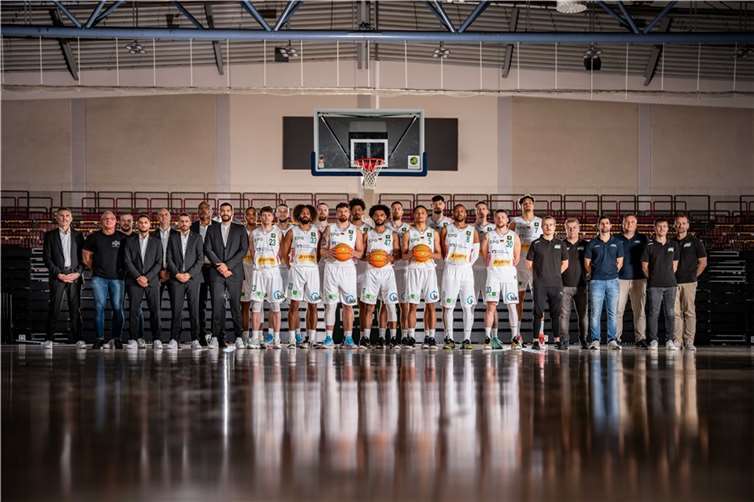 Nach drei schweren Auswärtsspielen zum Saisonauftakt präsentieren sich die EPG Baskets Koblenz am 21. Oktober um 19:30 Uhr gegen den SC Rasta Vechta 2 zum ersten Mal in der Vereinsgeschichte in der ProA den heimischen Fans in der CGM-Arena. Quelle: EPG 