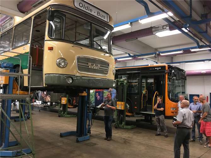 Altmaier informiert: KEVAG-Oldie-Bus nach umfassender Sanierung auf dem Weg zurück nach Koblenz Nach dreijähriger Überholung in einer Berliner Fachwerkstatt wurde das Fahrzeug im August 2025 wieder nach Koblenz verbracht.