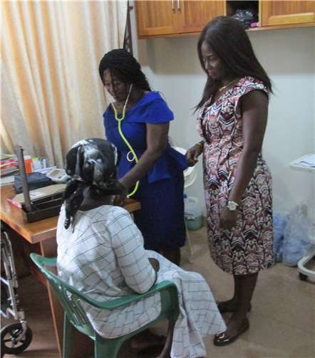 Nach ehrenamtlicher Gesundheitsberatung sind Kosten für Medikamente und Krankenhausaufenhalte von den Ärmsten oft nicht zu bestreiten.Foto: privat