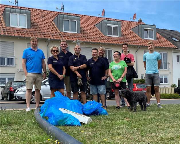 Nach eineinhalb Stunden hatten die engagierten Merler die stolze Anzahl von zwölf Müllbeuteln á 120 Liter mit Abfall gefüllt. Foto: privat