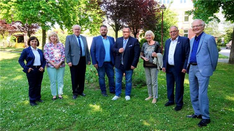 Nach einem Gespräch im Bendorfer Rathaus von Staatssekretär Andy Becht mit Bürgermeister Christof Mohr und den Beigeordneten folgte ein Informationsaustausch mit der liberalen Stadtratsfraktion, Ausschuss- und Neumitgliedern über die Mainzer Regierungsarbeit.  Quelle: FDP Bendorf