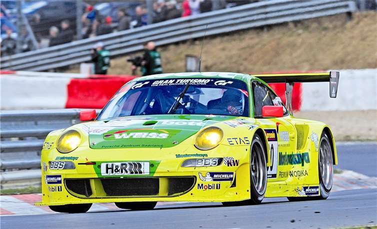 Nach einem Jahr Pause greift Manthey-Racing wieder mit einem Porsche 911 RSR in das VLN Renngeschehen ein.