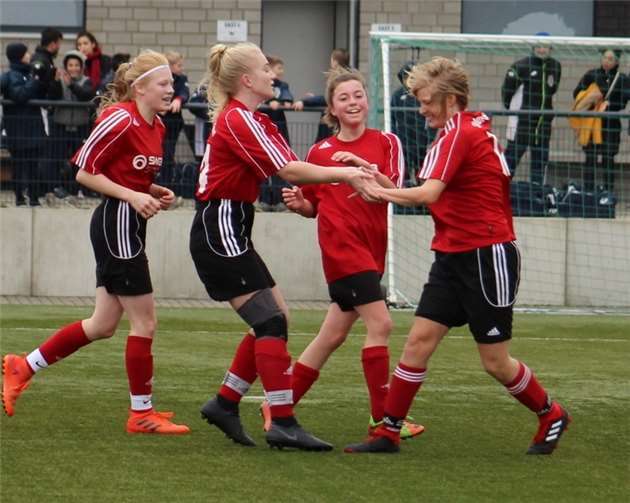 Nach einem Treffer war der Jubel bei den Fußballmädels groß.