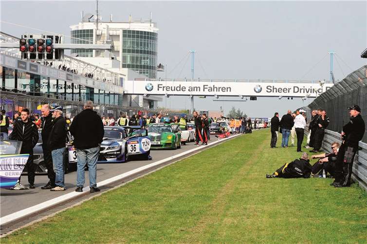 Nach einem Unfall im Streckenabschnitt Pflanzgarten mussten die Teams über drei Stunden auf den Neustart warten.