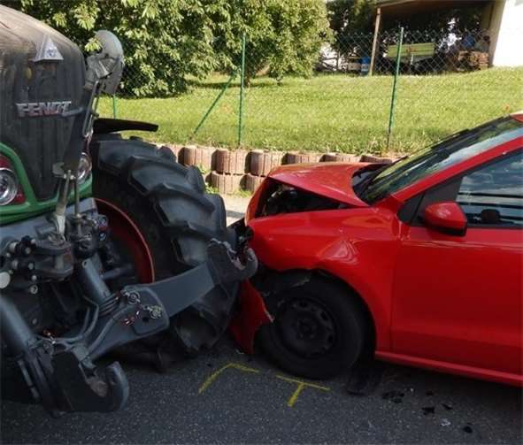 Nach einem Unfall in Pillig hat die Polizei ihre Ermittlungen gegen die Unfallbeteiligten aufgenommen. Foto: Polizei
