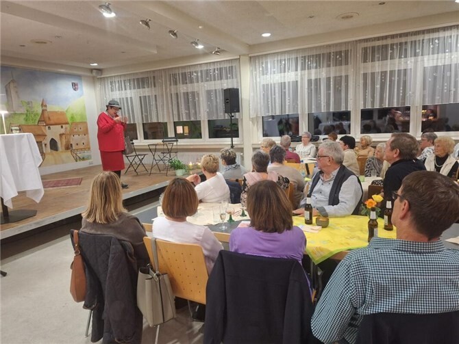 Nach einem feierlichen Gottesdienst in der Pfarrkirche Isenburg folgte im Dorfgemeinschaftshaus ein Kabarettabend mit der bekannten Kirchenkabarettistin Ulrike Böhmer. Foto: privat