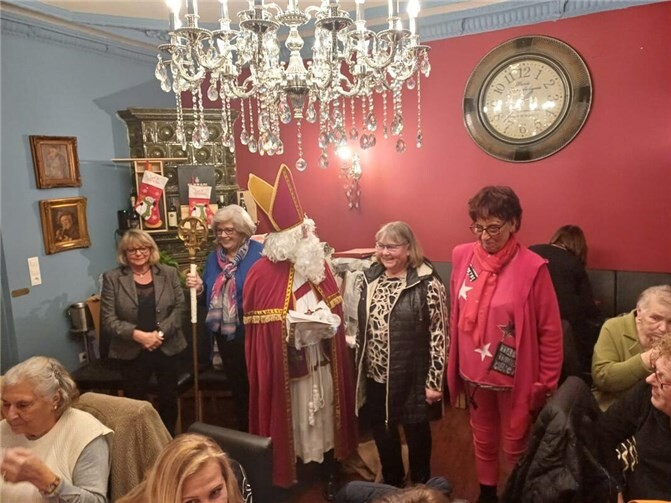 Nach einem gemeinsamen Essen meldete sich der Nikolaus an. Foto: privat