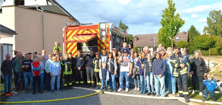 Nach einem informativen Vortrag und einer spannenden Übung der Freiwilligen Feuerwehr freuen sich alle auf das Goldscheider Dorffest 2025. Foto: privat