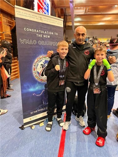 Nach einem intensiven, langen und zugleich schönen Wochenende ist das Alpha-Gym Kickboxen e. V. wieder aus Bregenz zurück – und das mit Erfolg im Gepäck. Foto: privat