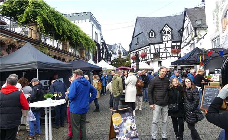 Nach einem kurzen Regenschauer zum Auftakt bevölkerten zahlreiche Besucher die Genussmeile. Fotos: TE