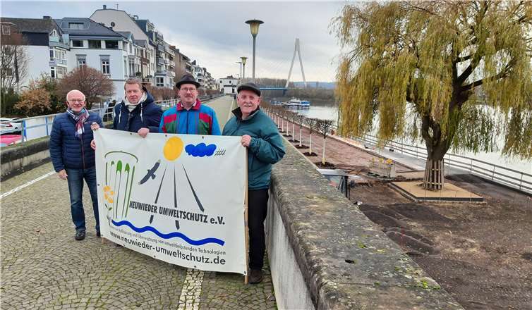 Nach einem kurzfristigen NUV Vorstandstreffen vor Ort wurde der letzte Bauabschnitt des neugestalteten Deichvorgelände als gelungen bewertet.