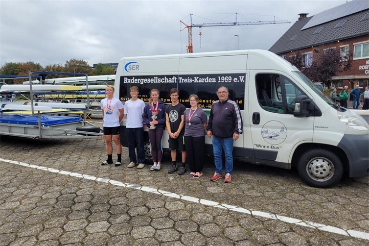 Nach einem langen Regatta-Wochenende in Gent konnten die jungen Athleten aus Treis-Kardenmit zahlreichen Rennerfolgen die Rückreise an die Mosel antreten (v.l.n.r.)Moritz Wich-Glasen, Nils Isaak, Hannah Schenk, Simon Wöhl, Neele Riehl und Michael Hippert.