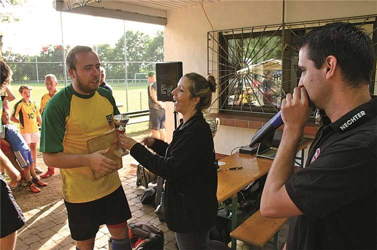 Nach einem spannenden Turnier konnte der Pokal an die Siegermannschaft übergeben werden