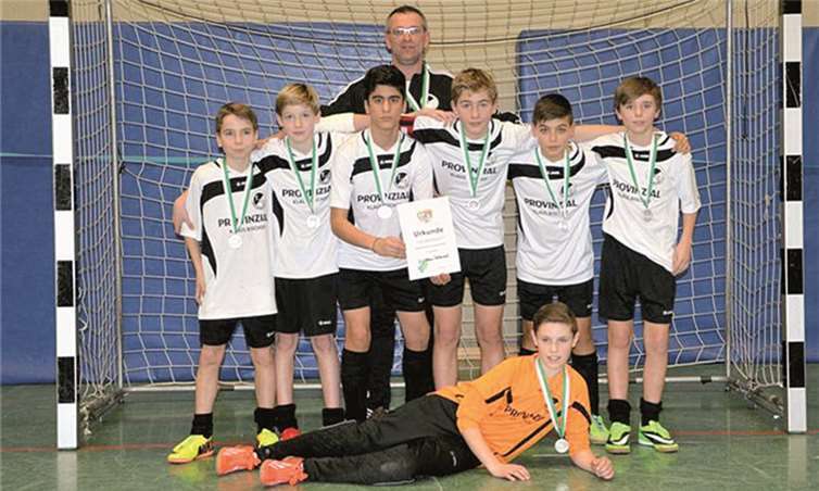 Nach einem spannenden Turnier konnte sich die JSG Ellenz-Poltersdorf in Treis-Karden über Urkunde und Medaillen freuen. privat