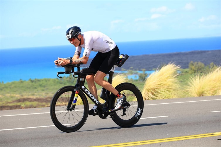 Nach einer Schwimmzeit von 1:24:15 Stunden absolvierte Peter Conrads (LT Puderbach) den Radsplit von 180,2 Kilometer in 5:42:48 Stunden