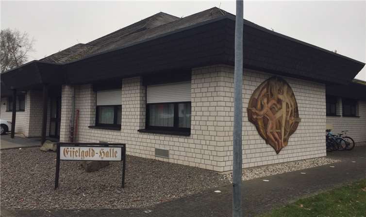 Nach einer Vor-Ort-Besichtigung der Eifelgoldhalle in Landkern wurde gemeinsam mit den Bürgermeistern der Verbandsgemeinden entschieden, dass diese Halle alle Kriterien, die an ein Impfzentrum gestellt werden, erfüllt.Foto: TE