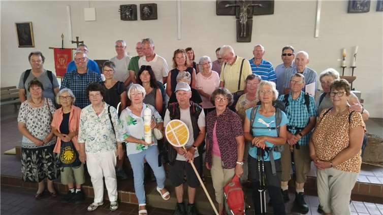 Nach einer dreijährigen Pause aufgrund der Corona-Pandemie versammelten sich Pilgergruppen aus verschiedenen Gemeinden der Pfarrei um 8:30 Uhr in der Kirche in Mörz für eine kurze Andacht.  Foto: privat