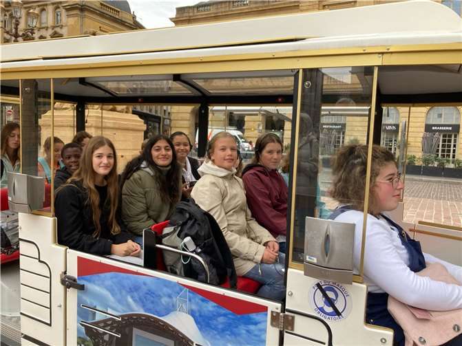 Nach einer kurzen Besichtigung der Kathedrale erkundeten alle die Stadt mit einer kleinen Eisenbahn (Petit Train).