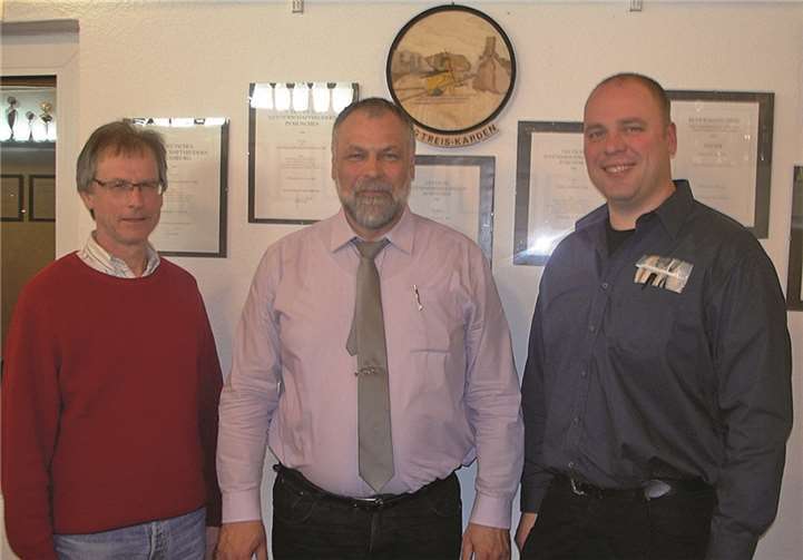 Nach einer langjährigen Amtsperiode als Kassenwart wurde Andreas Wich-Glasen (r.) vom Vorsitzenden Peter Löhr (Mitte) verabschiedet. Seine Nachfolgerschaft treten Josef Oberhausen (l.) und Helga Pütz an. privat