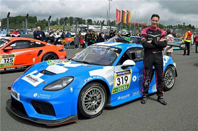 Nach einer rund anderthalbjährigen Pause im Cockpit eines Rennboliden gelang Maik Rönnefarth auf Anhieb mit seinen Teamkollegen mit Rang 2 in der Klassenwertung der SP3T der Sprung aufs Podium.