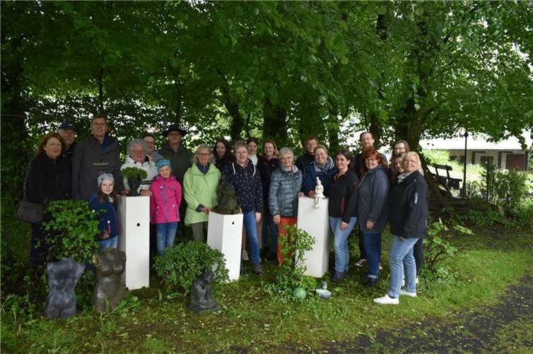 Nach erfolgreichen Veranstaltungen in Jahrsfeld, Niederhonnefeld und Ellingen präsentierten sich die Künstlerinnen und Künstler bei herbstlich anmutenden Temperaturen im Juni diesmal in Straßenhaus auf dem Marktplatz. Foto: privat