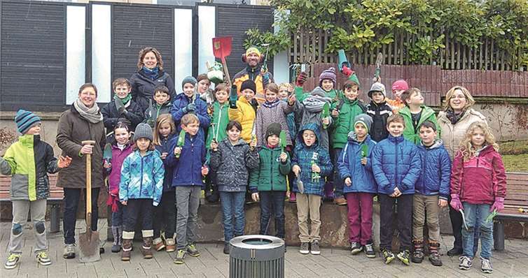 Urbar soll aufblühen Nach erfolgreicher Arbeit waren alle Kinder froh und freuen sich nun auf das Frühjahr. privat