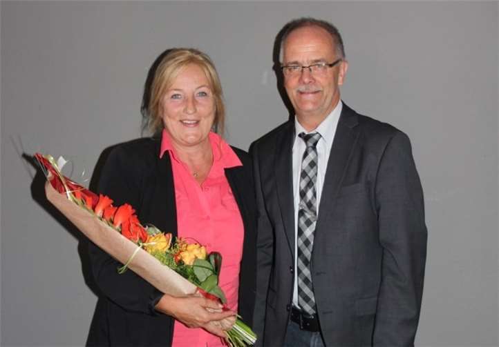 Nach erfolgreicher Wahl ernennt Ortsbürgermeister Lutz Zaun Ulrike Beckers-Schrader zur Ersten Beigeordneten.….