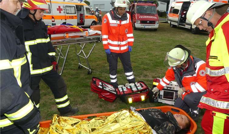 Nach erfolgter Evakuierung übernahmdas DRK-Einsatzteam die Erstversorgung der Verletzten.