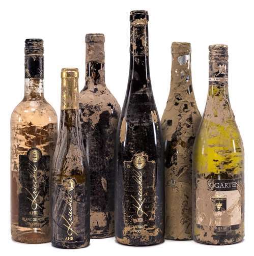 Wiederaufbau der Wein- & Gastronomiebetriebe an der Ahr Nach erster Schätzung könnten bis zu 500.000 dieser Flutweine aus den Kellern der Betriebe gerettet werden. Foto: Ludwid Gross / Tim Freiwald.