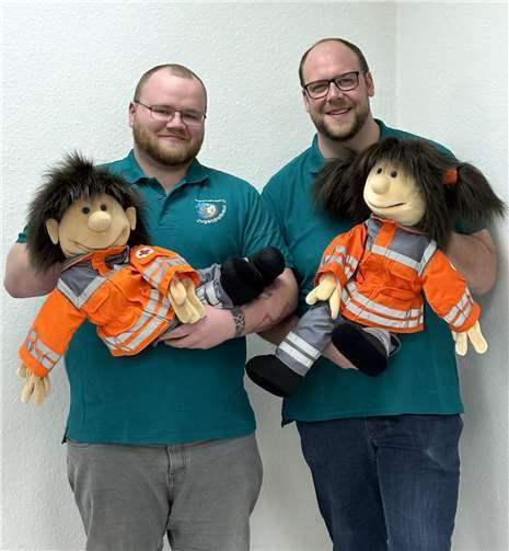 Nach fünf Jahren ohne JRK-Kreisjugendleitung haben sich Julian Ott (li.) und Daniel Blumenberg (re.) bereit erklärt, die Verantwortung zu übernehmen und neue Projekte im JRK umzusetzen. Foto: Astrid Zens / DRK-Kreisverband Ahrweiler e.V.)