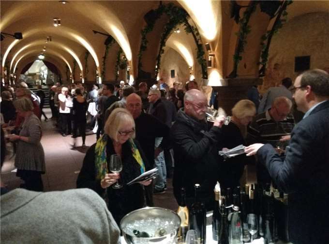 Nach gelungenen Präsentationen in Köln, Aachen, Düsseldorf, Amsterdam und Brasschaat (Belgien) trafen die Winzer auch in Bremen auf ein interessiertes Publikum.Foto: privat