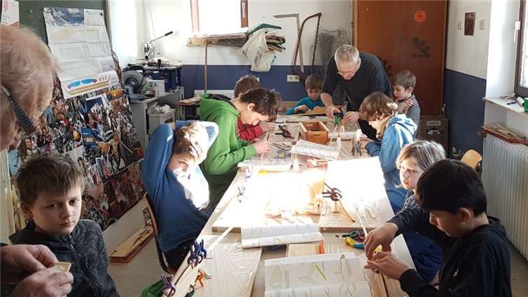 Nach genauen Vorgaben wird das Modell „Lilienthal“ gebaut. MFC Montabaur-Heiligenroth