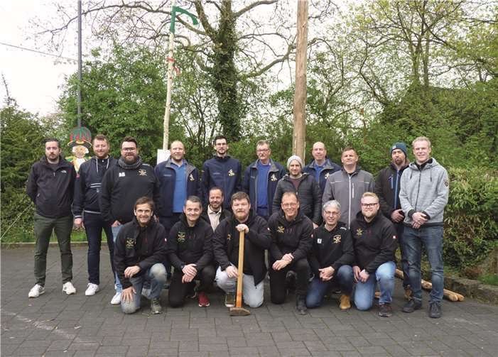 Nach getaner Arbeit gönnten die Prinzengardisten sich zur Belohnung ein kühles Vulkanbier.