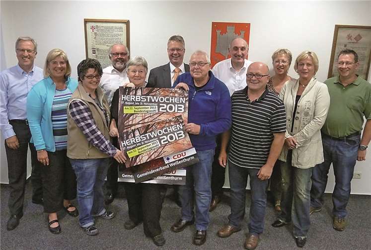Nach getaner Arbeit präsentiert der Vorstand des CDU-Gemeindeverbandes das Programm der Herbstwochen. privat
