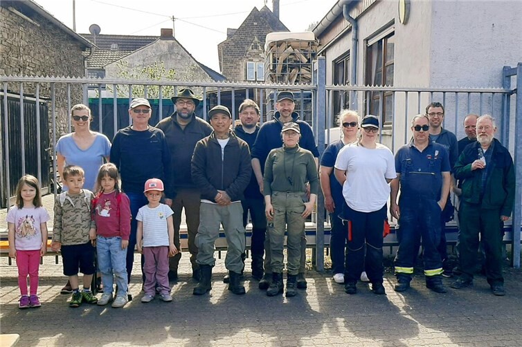 Nach getaner Arbeit trafen sich die Helferinnen und Helfer noch beim Bauhof zum Imbiss