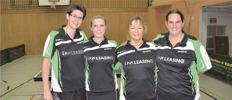 Nach hart erkämpftem Sieg: Petra Schon, Gabi Völker, Margrit Freiberg-Nolten und Sandra Hänel. Hans Bernd Sonntag