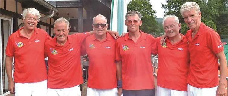 Nach „heißem“ Wettkampf: v.l. Winfried Schardt, Josef Kuhlmann, K. Gunter v. Kajdacsy, Hubert Haeckel, Dr. Wolf Jorke, Wolf-Ullrich Scherhag.privat