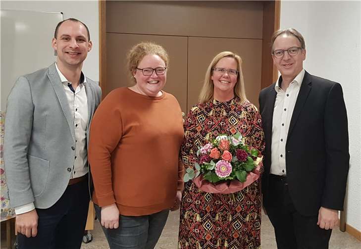 Nach ihrer einstimmigen Wahl freute sich Silke Billker (2. von rechts) über die Glückwünsche von Vertretern der drei politischen Ebenen Stadt, Verbandsgemeinde und Landkreis: Der Mülheim-Kärlicher CDU-Vorsitzende Max Nikenich (links), die stellvertretende CDU-Gemeindeverbandsvorsitzende Natalja Kronenberg (2. von links) und der stellvertretende CDU-Kreisvorsitzende Horst Hohn (rechts). Foto: Ruth Baulig