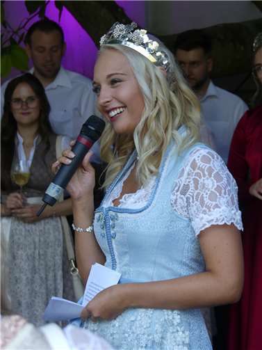 Nach insgesamt fünf Jahren Weinregentschaft wurde Moselkerns Weinkönigin Anna-Lena I. in 2022 verabschiedet.