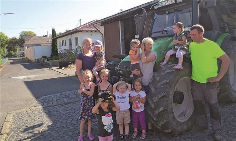 Nach kurzer Zeit entwickelte sich ein großes Interesse am Thema Bauernhof und so besuchten alle Anfang September den Hof der Familie Schuh in Puderbach.Privat