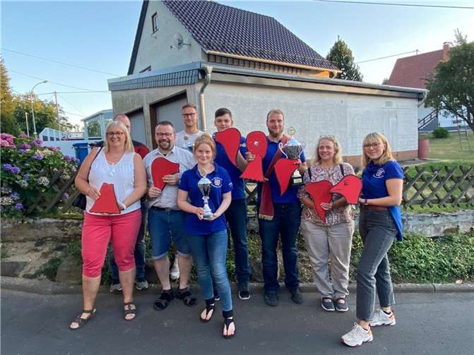 Nach langen ausschießen brachte Lukas Nussbaum den Rumpf zum Fallen und und wurde so offiziell neuer Junggesellenkönig von Dattenberg  Foto: JGV Dattenberg