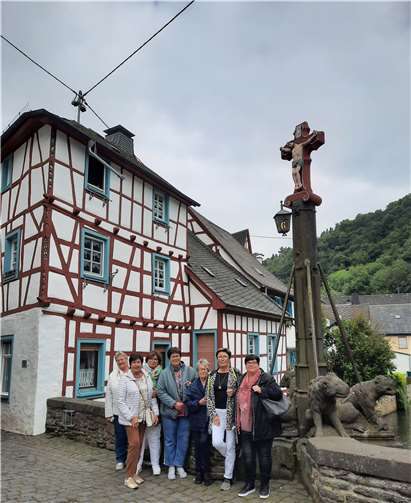 Nach langer Corona-Pause trafen sich die sieben Mädels Anfang September endlich wieder, um einen Tagestrip in die schöne Eifel nach Monreal zu unternehmen.Foto: privat