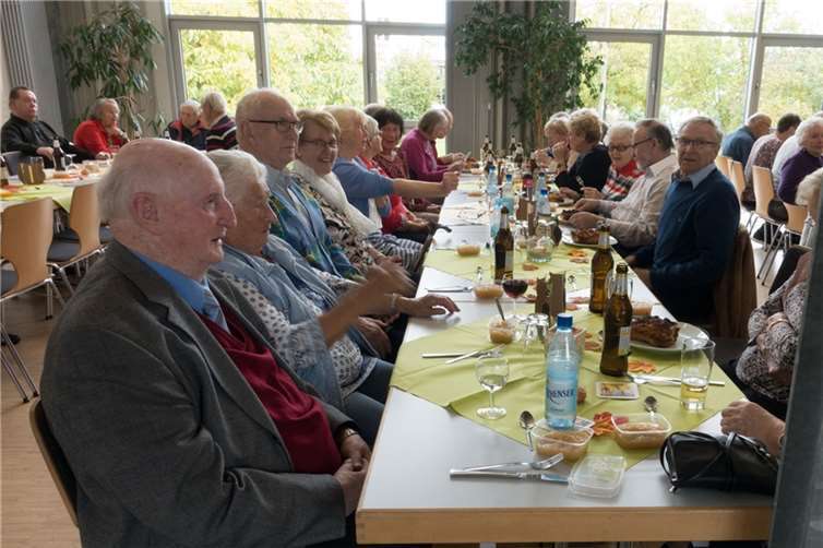 Nach langer Durststrecke, von gut 18 Monaten, trafen sich die Kolpingseniorinnen und Kolpingsenioren erstmals wieder im Gladbacher Pfarrheim.Foto: privat