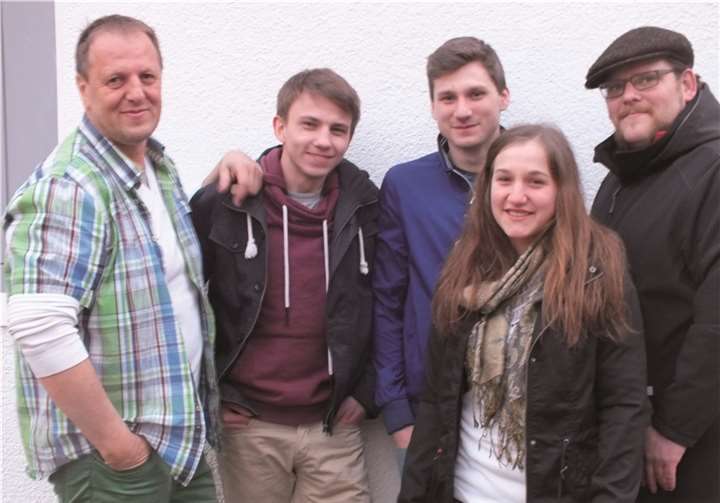 Nach langer Zeit als Betreuer wurden die drei Ehrenamtlichen Jana und Nils Fuhrmann sowie Robert Bobryzek verabschiedet.privat