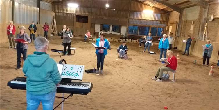 Nach langer Zeit konnte der kfd Chor BELLA MUSICA aus Swisttal wieder eine Live Probe veranstalten. Foto: privat