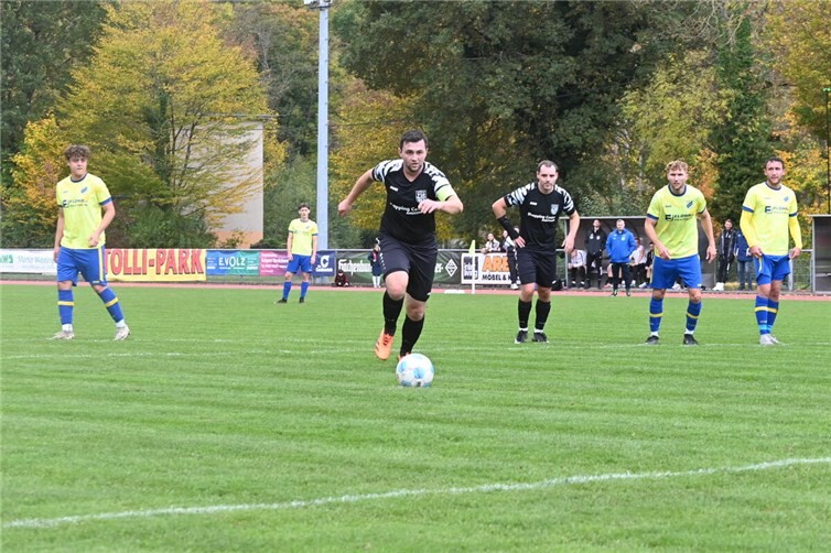 Leon Kohlhaas stand goldrichtig Nach langer Zeit verschoss Marcel Löhr mal wieder einen Strafstoß. Foto: SK