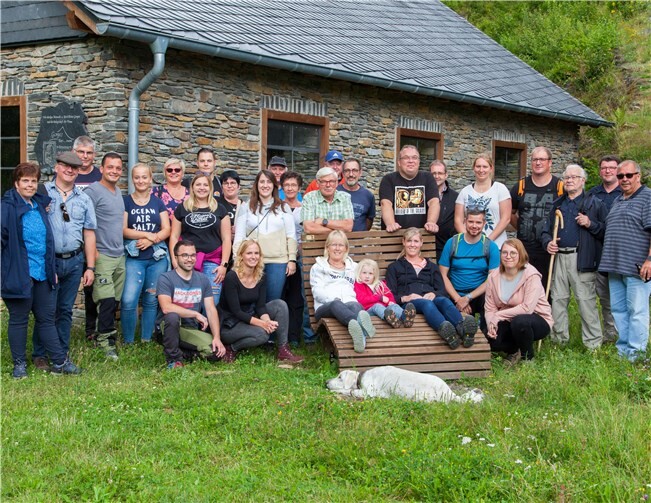 Nach langer Zwangspause traf sich der Musikverein Müllenbach zu einer Wanderung mit anschließendem Grillen, um die Gemeinschaft im Verein sowie generell die Vereinsaktivität wieder aufleben zu lassen.Foto: Michael Schweitzer
